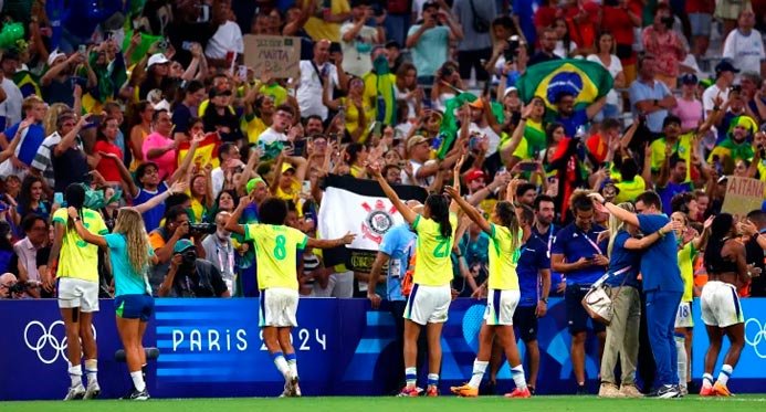 Jogos Olímpicos: Brasil derrota Espanha, campeã mundial, e avança à final do futebol feminino