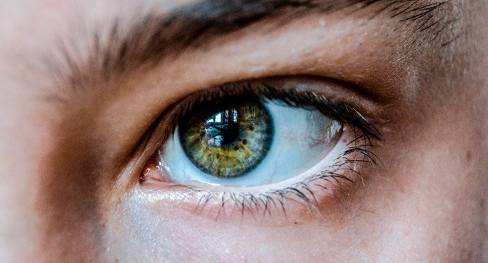 Brasil é líder mundial em cirurgia de pálpebras