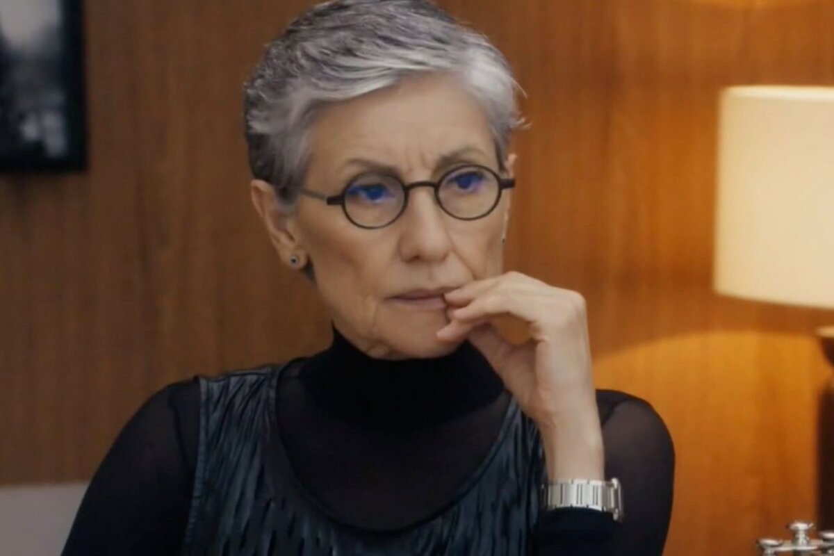 Cidália (Cássia Kis) em cena de "Travessia"