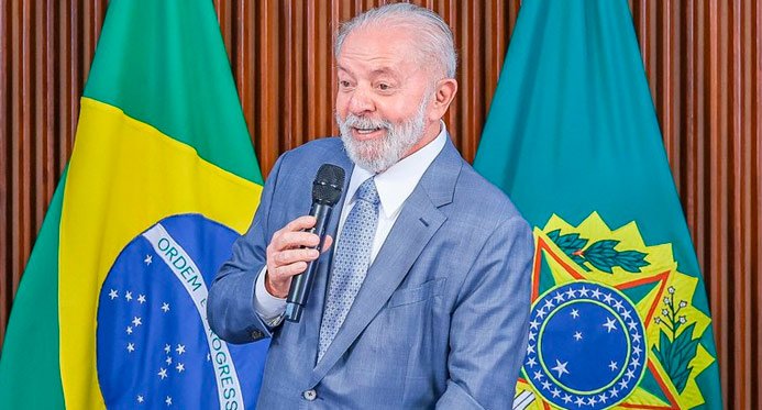 Doutor Kalil, médico de Lula, explica: o presidente sofreu um ferimento na cabeça, mas está bem