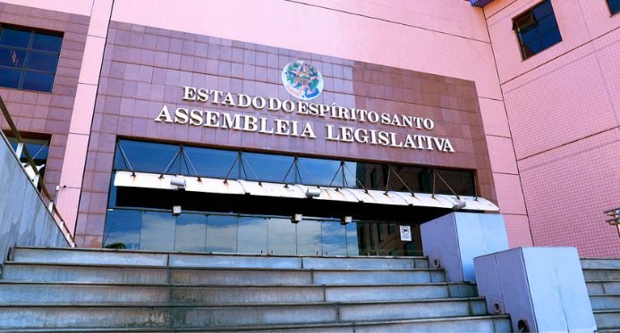 Eleições municipais provocam cadeiras musicais na Assembleia Legislativa do ES