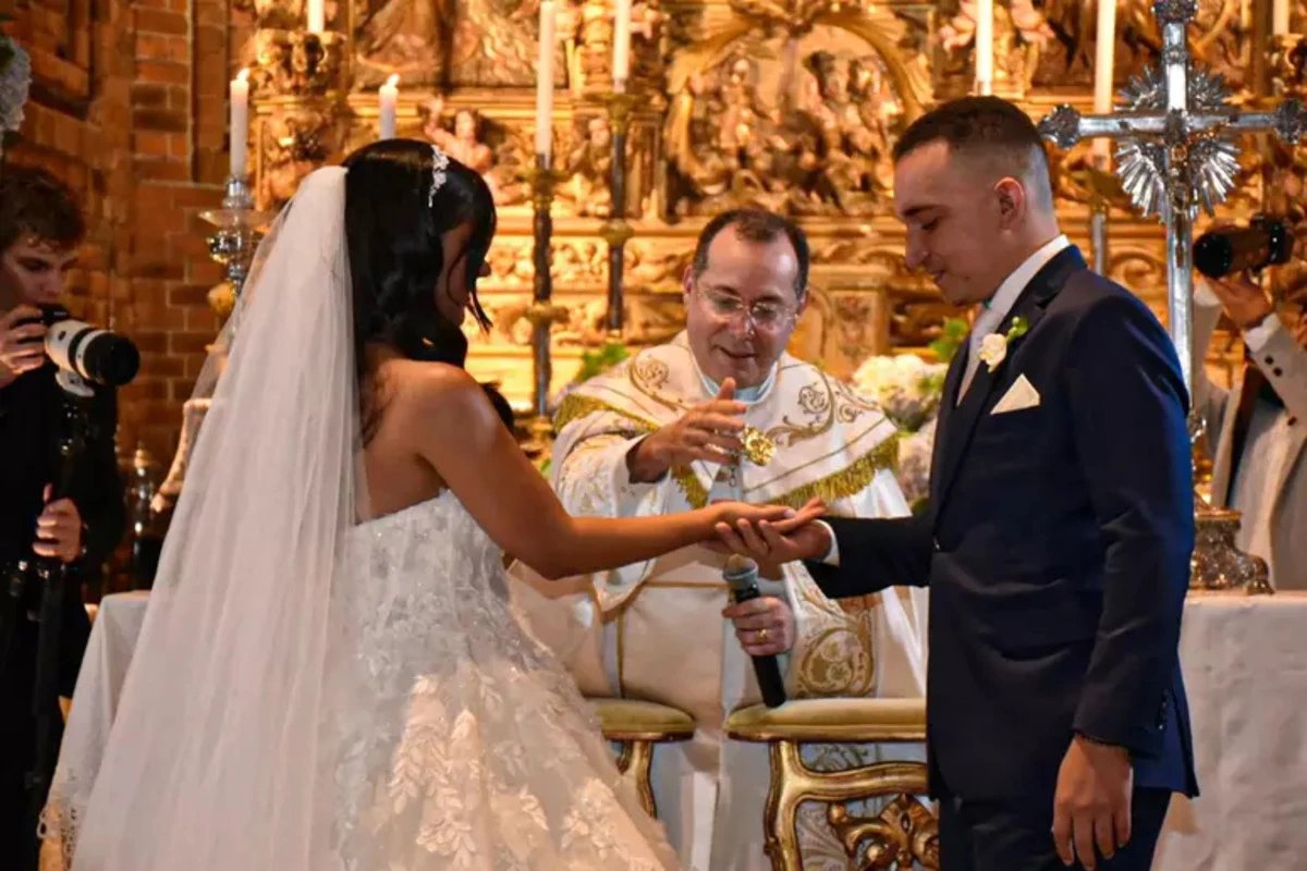 João Gomes e Ary Mirelle se casam em cerimônia emocionante e cantora fala sobre nova gravidez: ‘Fazendo outra’