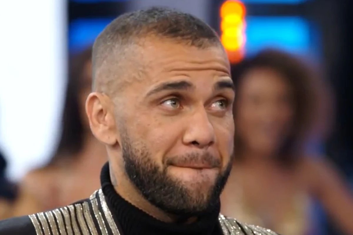 Daniel Alves tenta iniciar carreira como cantor, mas é condenado por plágio de música sertaneja