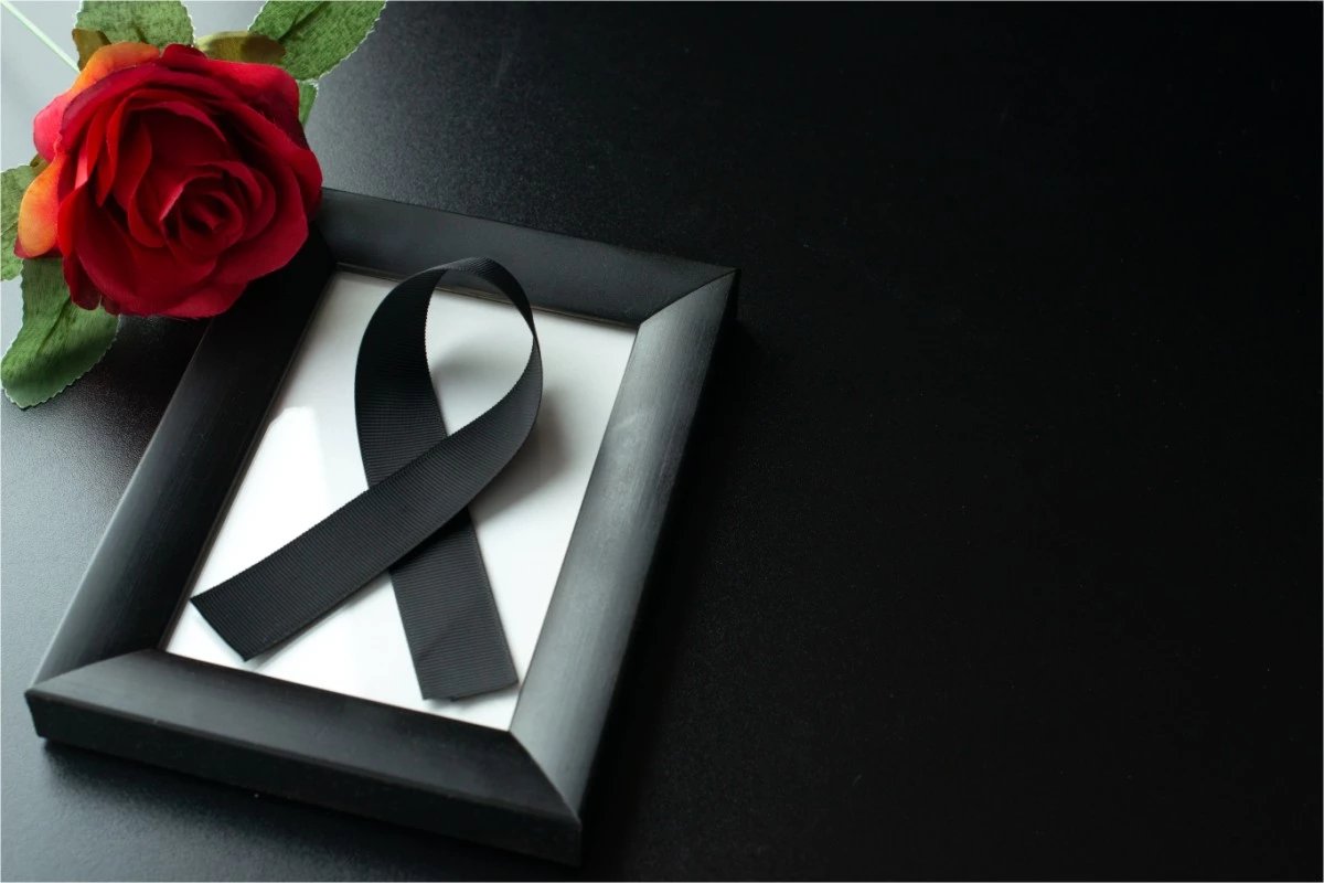 Cantor famoso morre após passar por cirurgias complexas; ele estava em casa com sua família