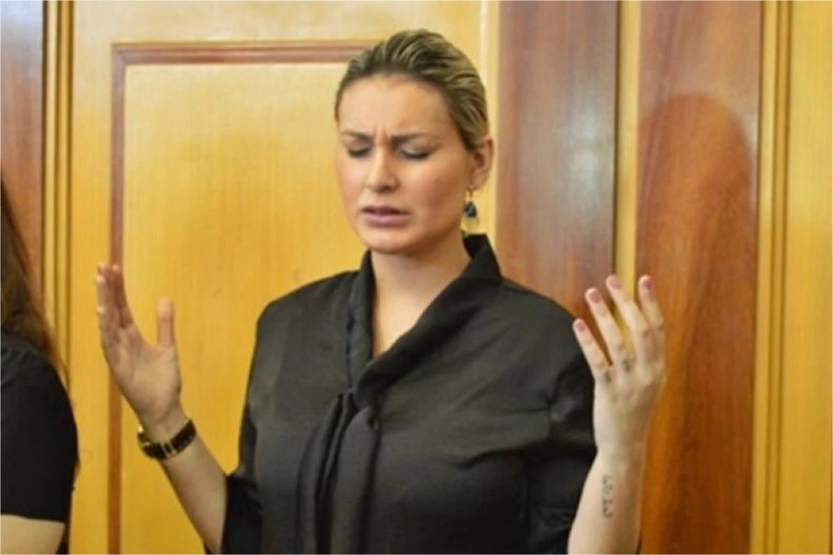 Andressa Urach diz que doou quase tudo que tinha para a Universal e juiz toma decisão, diz jornalista
