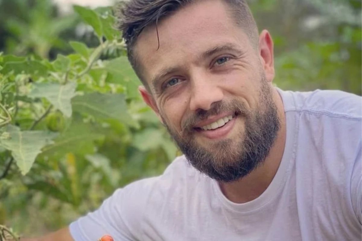 Rafael Cardoso revela conversão ao cristianismo após polêmica: 'Graças a Deus, sim!'