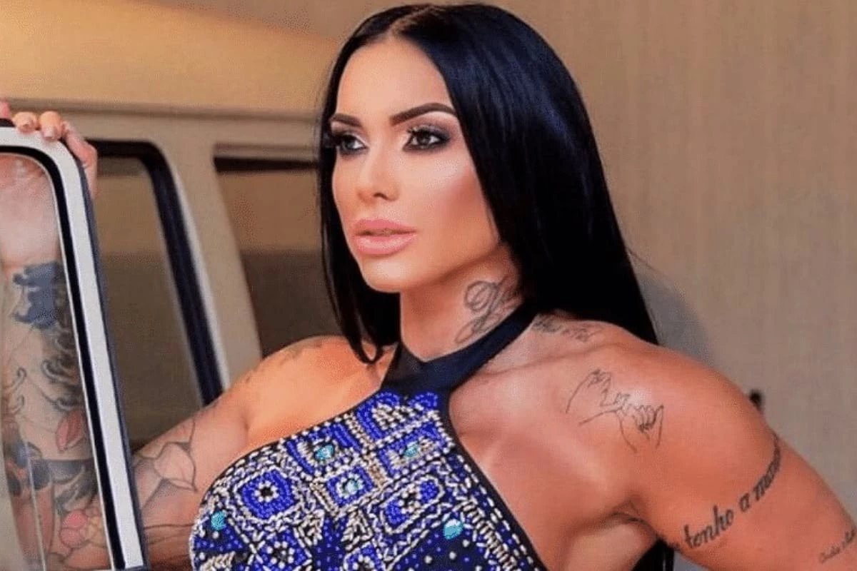 ex-peoa mostra harmonização facial; Em maio, ela relembrou ter sido infiel ao cantor em 2013.