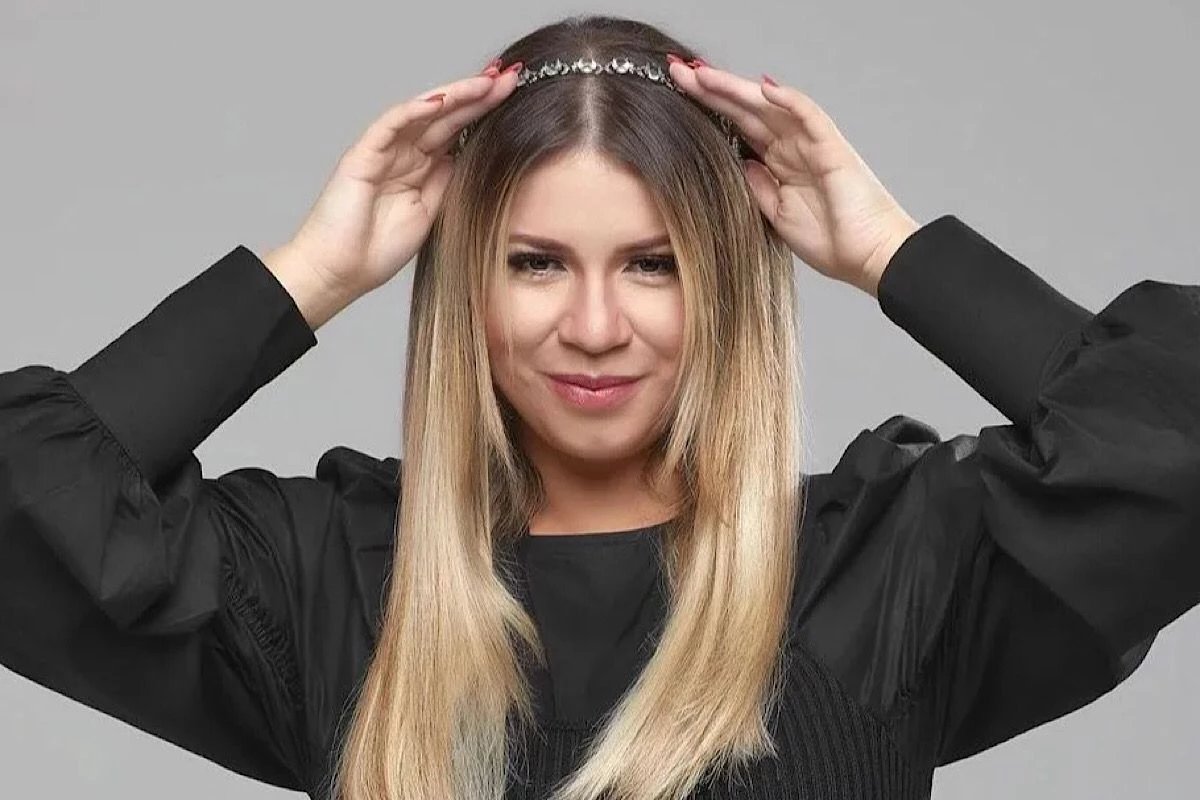 ‘Lápide’ de Marília Mendonça é usada em decoração de Halloween e família processa Justiça