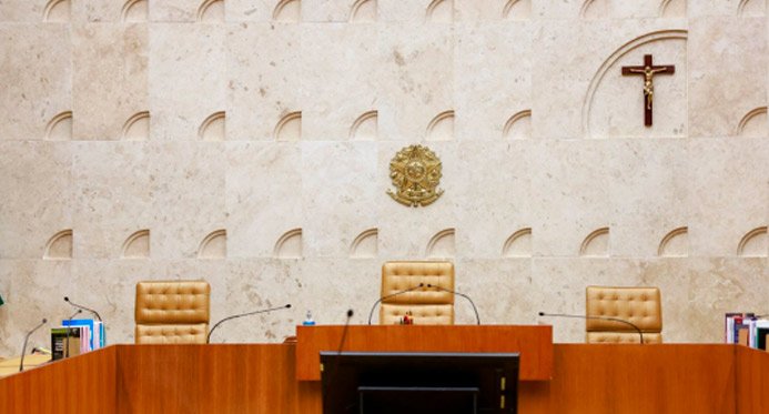 Maioria do STF vota pela manutenção de símbolos religiosos em órgãos públicos