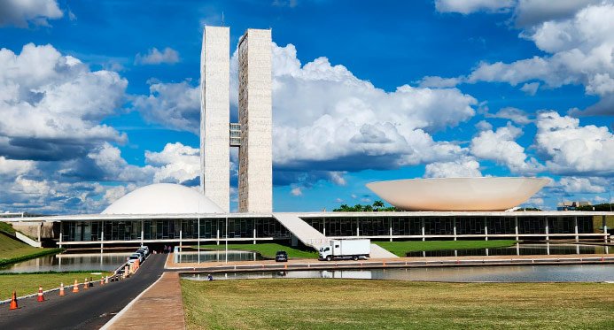 PEC ao final da escala 6x1 atinge assinaturas necessárias para ser protocolada