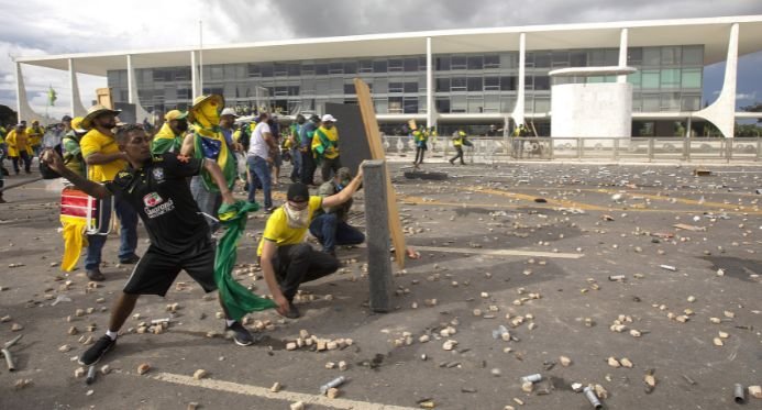 PT pede apresentação de PL que prevê anistia aos condenados de 1/8