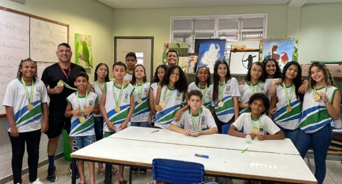 Projeto de educação física em escola de Cariacica transforma vida de jovens estudantes