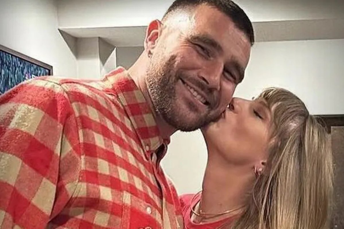 Taylor Swift em momento fofo com Travis Kelce