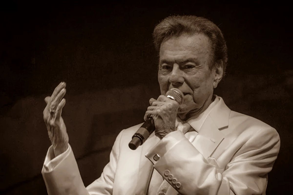 'depois de uma queda em seu apartamento'