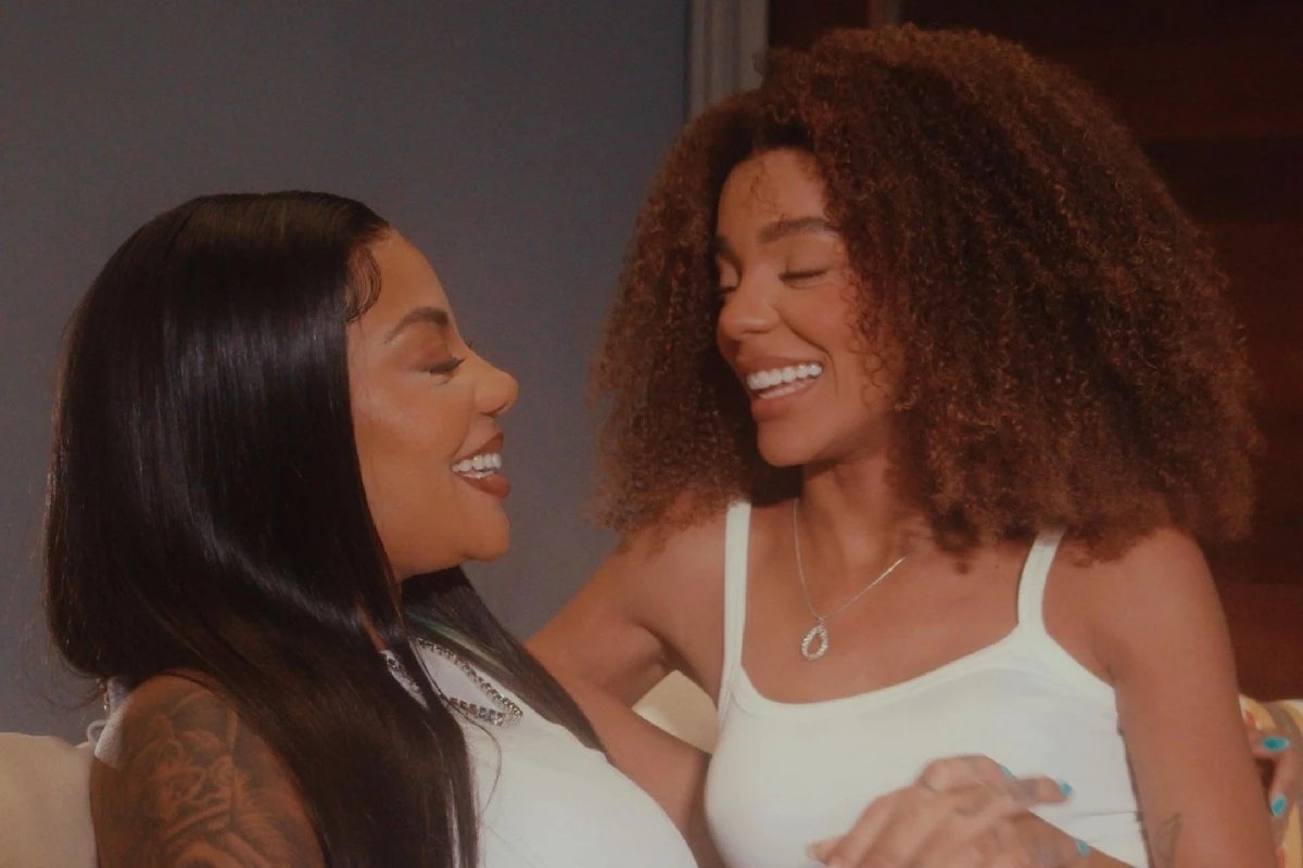 Ludmilla e Brunna Gonçalves anunciam gravidez e revelam quem vai ficar com o bebê