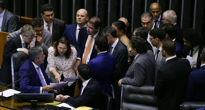 Congresso aprova PEC de corte de gastos e abre caminho para sua promulgação