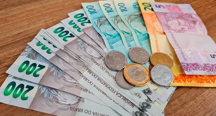 LDO, aprovada pelo Congresso, prevê salário mínimo de R$ 1.502 em 2025