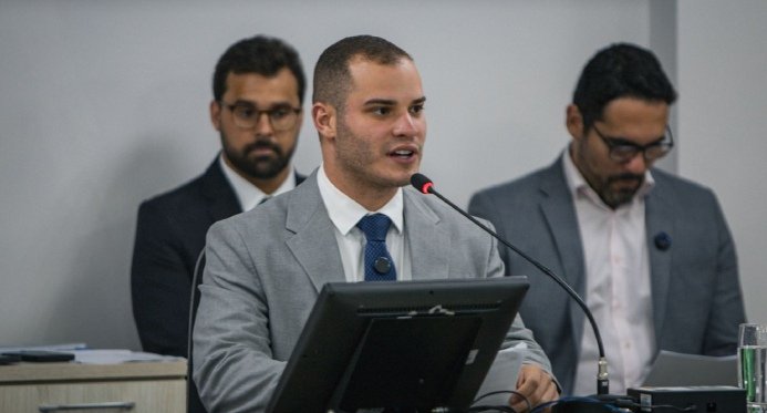 Jovem advogado assume vereador e presidirá a CCJ da Câmara de Linhares