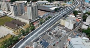 O governo do estado inaugura as obras do viaduto dana rosa em carrinhos