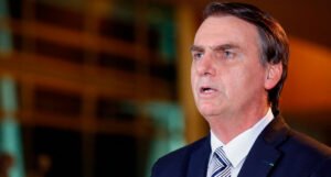 "Eu posso ser preso cedo amanhã", diz Bolsonaro durante uma entrevista