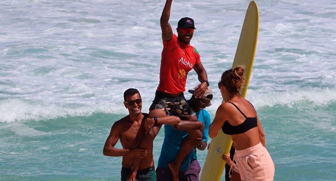 Alexandre Escobar vence a primeira etapa do circuito de surf brasileiro em Saquarema