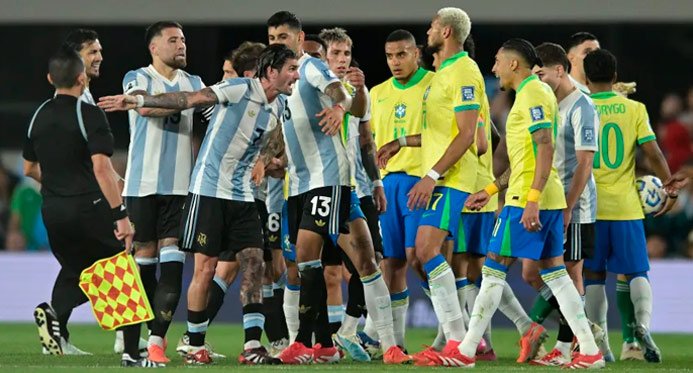 À noite para esquecer, o Brasil é derrotado pela Argentina por 4-1