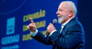 Lula fala sobre descobrir "ladrão que passou a mão na direita para comer ovo"