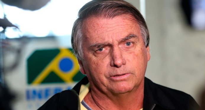 "Por enquanto, sou candidato", diz Bolsonaro