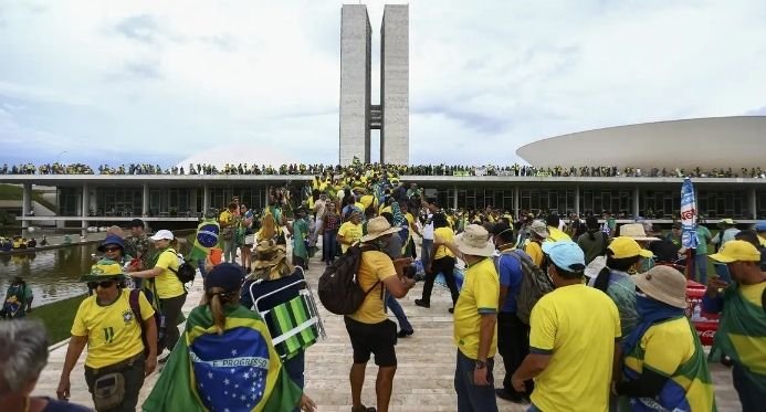 Congresso e STF articulam uma proposta que reduz a frase para os réus de 8 de janeiro
