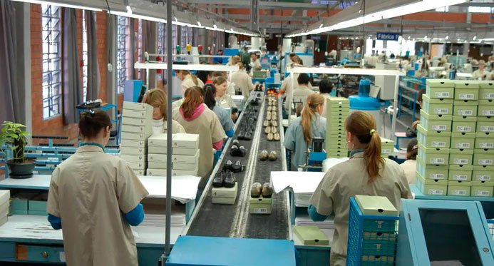 O governo vê com a redução da simpatia das horas de trabalho, diz o ministro