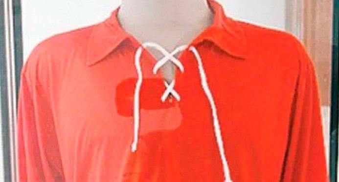 A equipe brasileira usava uma camisa vermelha duas vezes na história; reminiscente