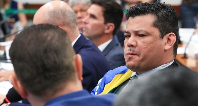 Gilvan federal tem um mandato suspenso depois de ligar para o ministro Gleisi Hoffmann de 'prostituta'