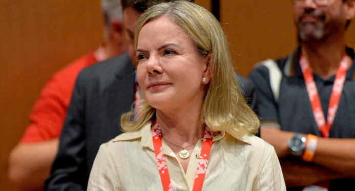 Gleisi obrigado Hugo Motta pela suspensão do deputado federal Gilvan