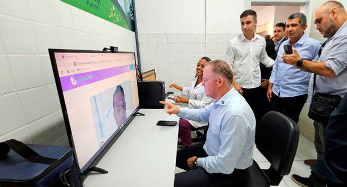 O governo do estado lança a sala de teleconsultamento no município de Serra