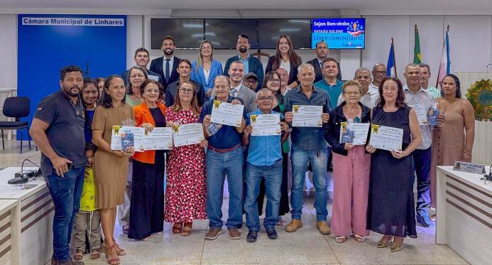 Os líderes comunitários são homenageados em Linhas