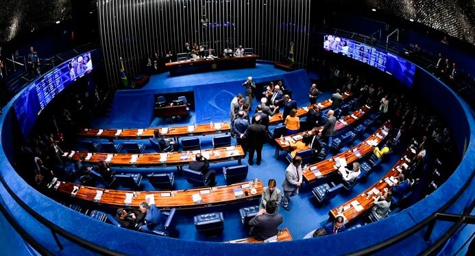 O Senado aprova um projeto de lei que proíbe atletas e influente no anúncio de apostas