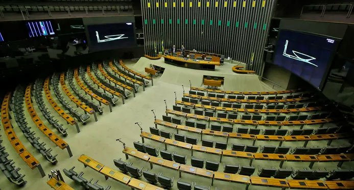 O Senado e Câmara aprovam o projeto do mesmo dia em que o número de deputados federais aumenta