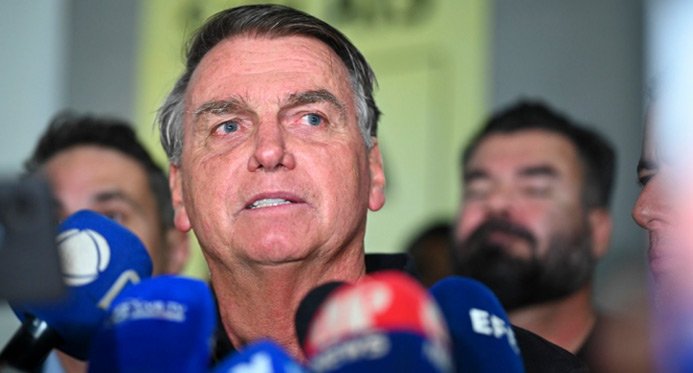 Bolsonaro e sete mais hoje sentam -se nos réus do plano de golpe