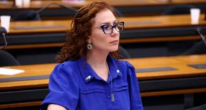 Condenado pela Suprema Corte, Carla Zambelli diz que o Brasil saiu