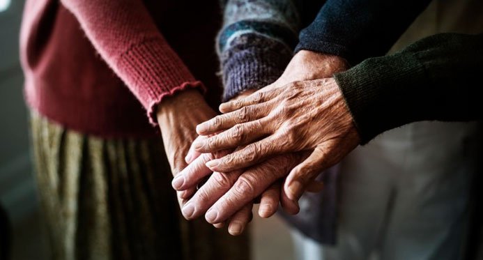 Os cuidados de saúde dos idosos devem ser redobrados no inverno