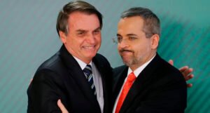 "Eu era muito burro", diz o ex -ministro Weintraub depois que Bolsonaro chama os apoiadores do golpe "Crazy" Coup Scam