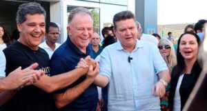 O governo do estado inaugura a saúde e as melhorias nas ruas de Cariacica