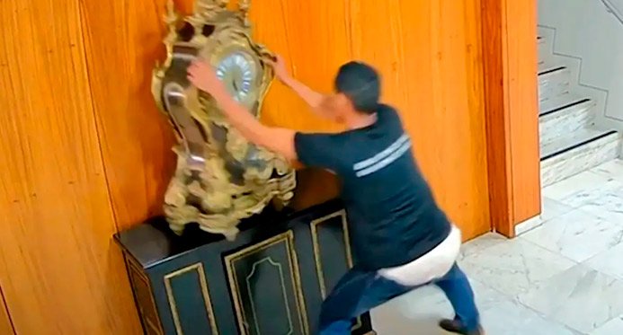 Moraes prendeu o homem que quebrou o relógio histórico de Planalto