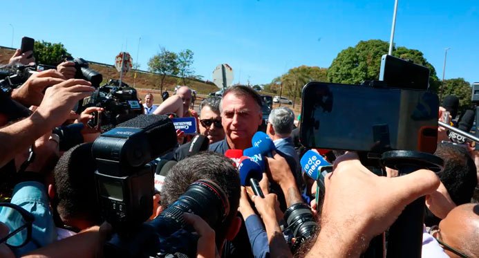 A defesa de Bolsonaro tem até 21:13 para enviar explicações para Moraes