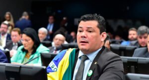 O deputado da ES é processado por estupro de decoro no Conselho da Câmara de Ética