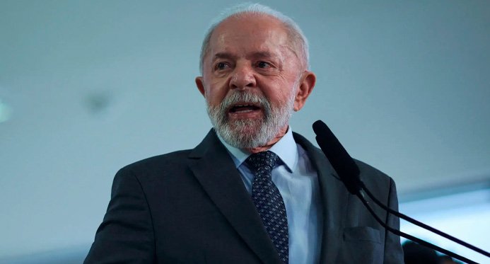 Lula assina um decreto que regula a lei de reciprocidade comercial