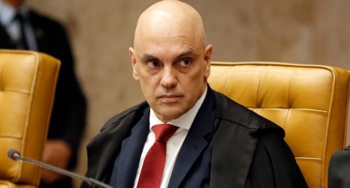 Moraes adverte Bolsonaro por violar a proibição de usos de redes sociais