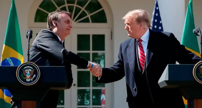 Pesquisa: 72% dizem que Trump está errado ao impor taxas de Bolsonaro
