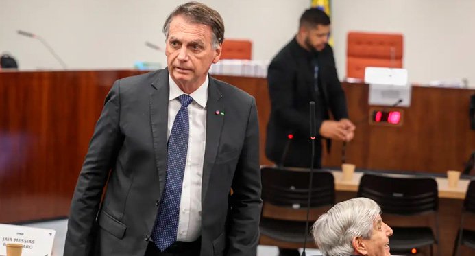 Eles querem me destruir completamente, diz Bolsonaro antes da declaração de PGR