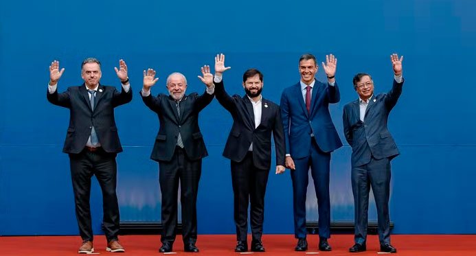 Sem mencionar as taxas, Lula critica o intervencionismo durante uma reunião no Chile